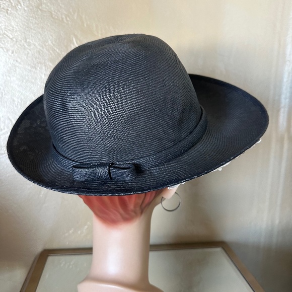VALUABLE 1960S' DESIGNER JACK MCCONNELL NAVY STRAW  HAT + WHITE APPLIQUÉ - Picture 5 of 12